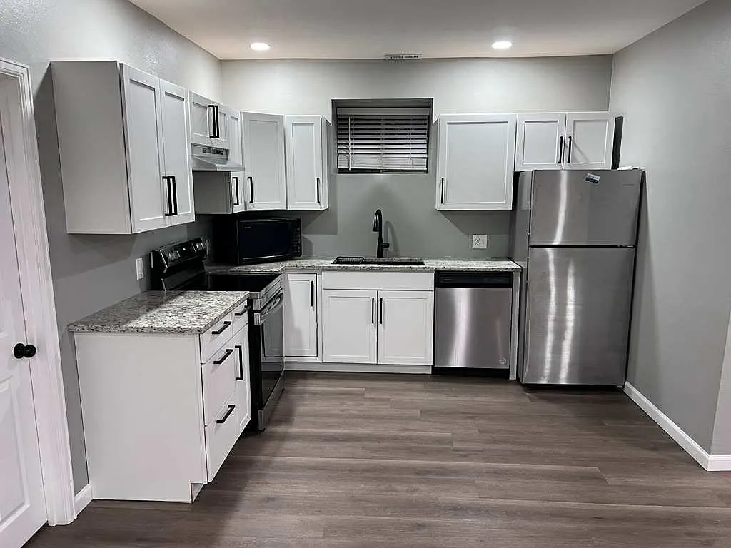 Building Photo - 3600 E Uintah St #101