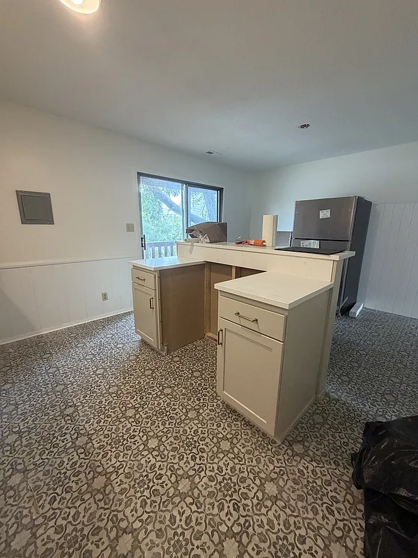 2 bed, 1.0 bath, 830 sqft, $1,375 — Photo 3