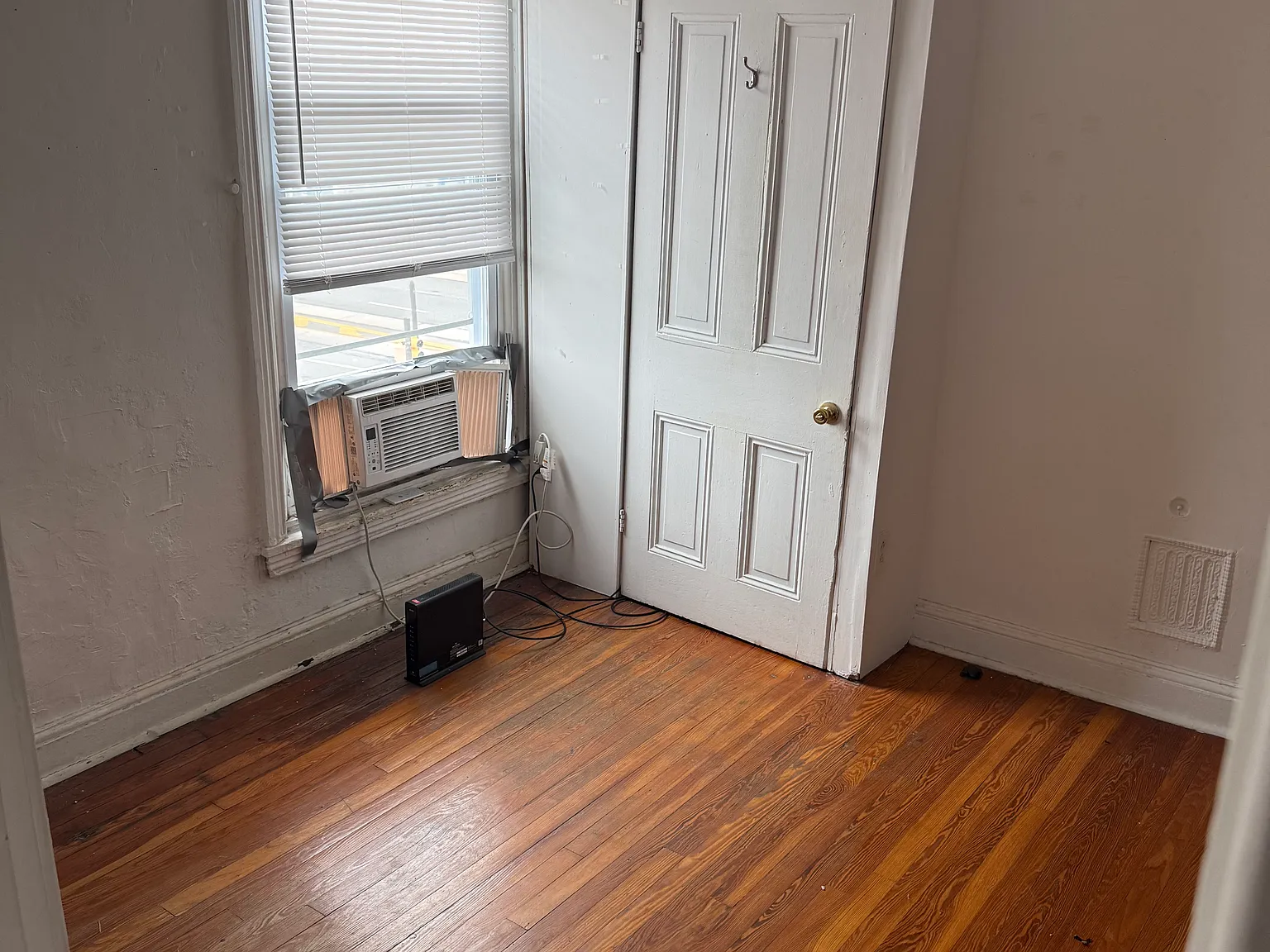 3 bed, 1000 sqft, $1,800 — Photo 3