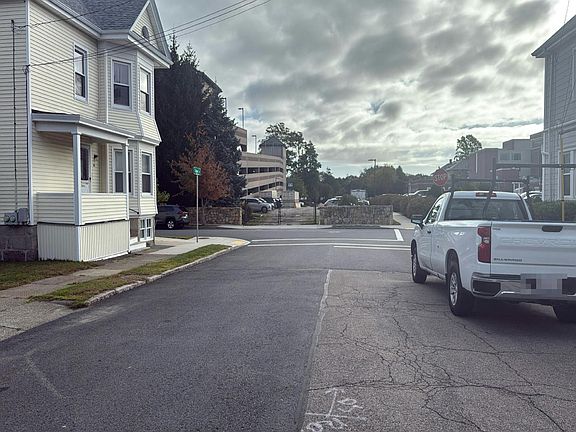 4th image of 61 Taber St