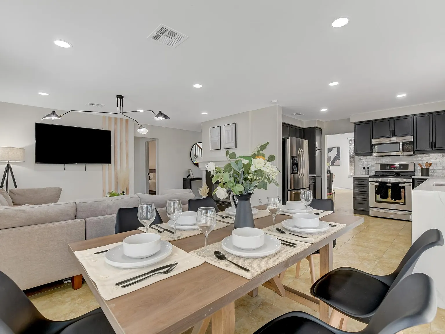 457 Compo Ave — Photo 1