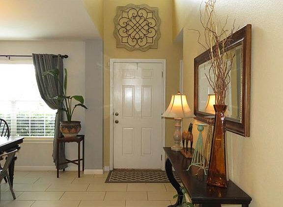 3rd image of 826 Indian Meadow Dr