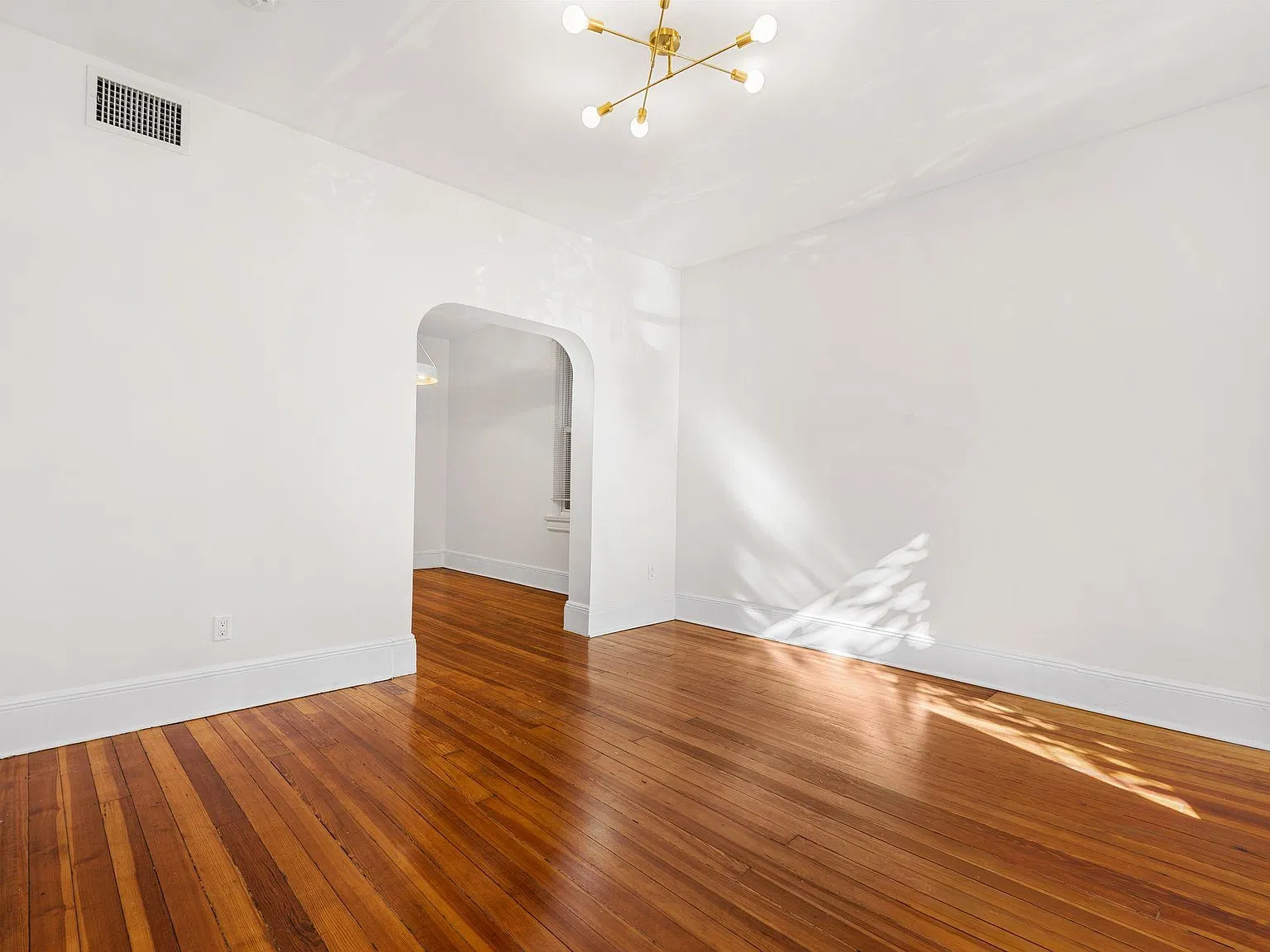 2 bed, 1.0 bath, $3,200 — Photo 3