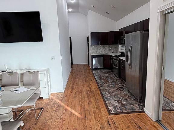 4th image of 2817 Batchelder St #1