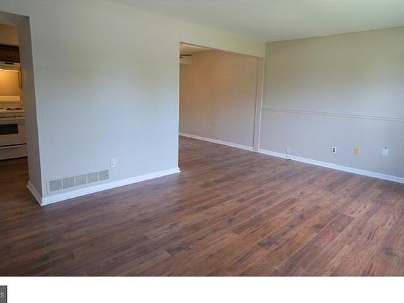 4th image of 9 Farmhouse Ct