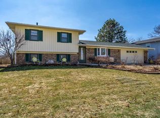 1008 5th St #A, Hampton, IL 61256