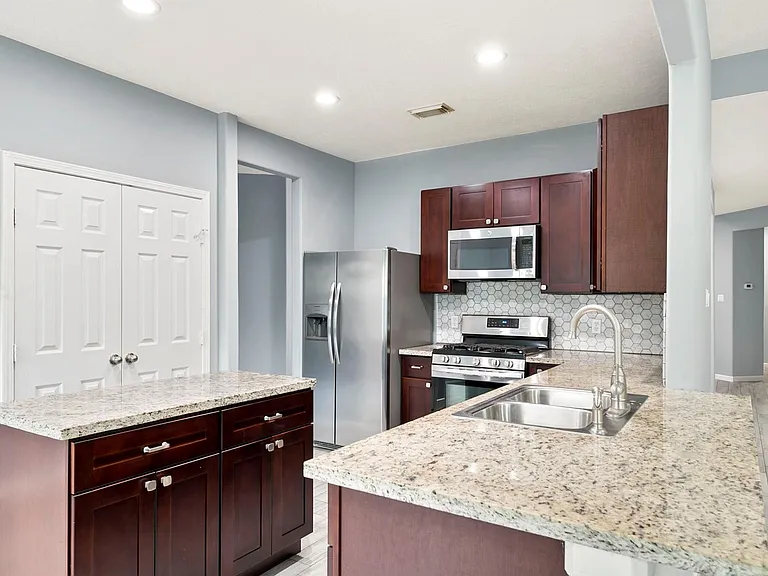 5707 Overton Park Dr — Photo 9