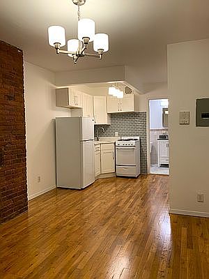 2nd image of 517 E 5th St APT 200