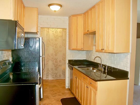 4th image of 2005 122nd St E #A6