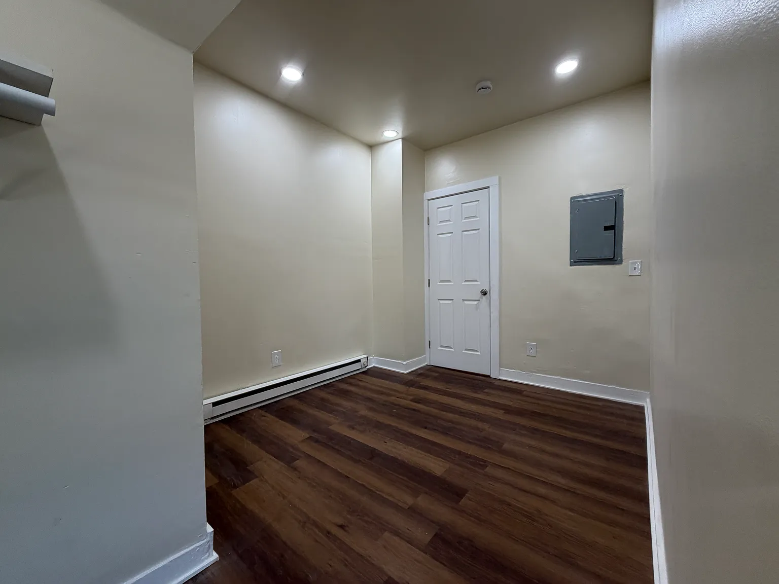194 Seymour Ave — Photo 3