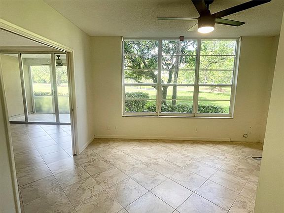 5th image of 545 Oaks Lane #103