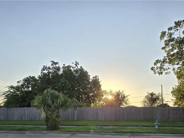 2324 Congressman Hebert Dr, Chalmette, LA 70043