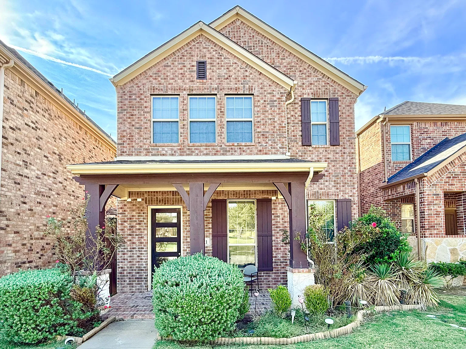 3 bed, 2.5 bath, 2283 sqft, $2,900 — Photo 2