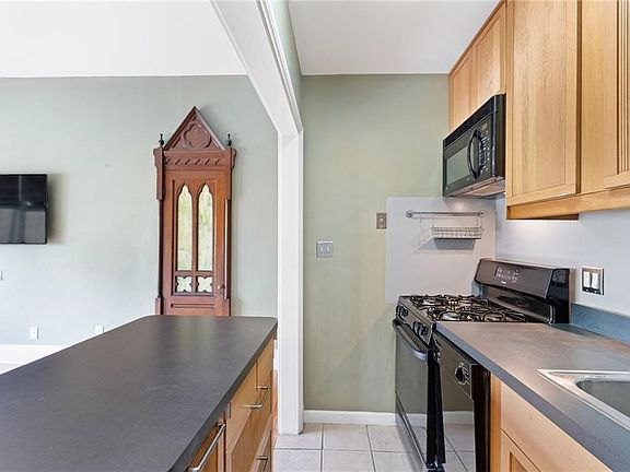2nd image of 2801 Saint Charles Ave #105