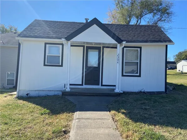 2304 Walnut St, Higginsville, MO 64037