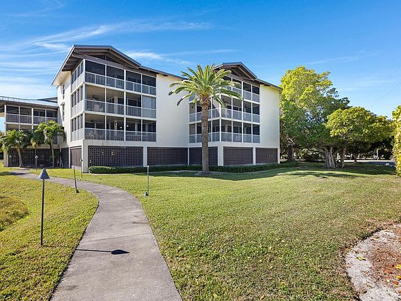 3rd image of 8204 Marina Villas Dr