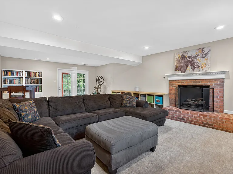 9810 Meadow Valley Dr — Photo 11
