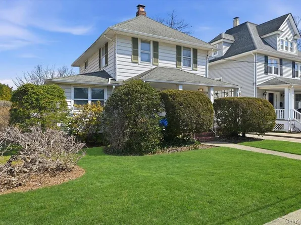 25 Raymond Street, Rockville Centre, NY 11570