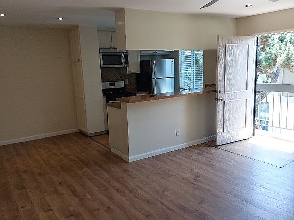 5th image of 2841 S Fairview St Unit F