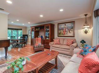 4 Dunford St, Melville, NY 11747