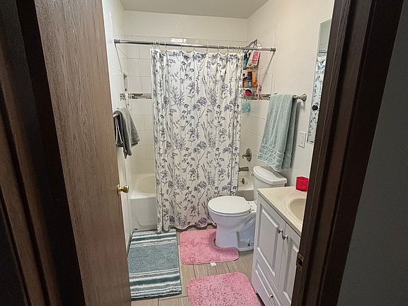 3rd image of 915 30th St APT D