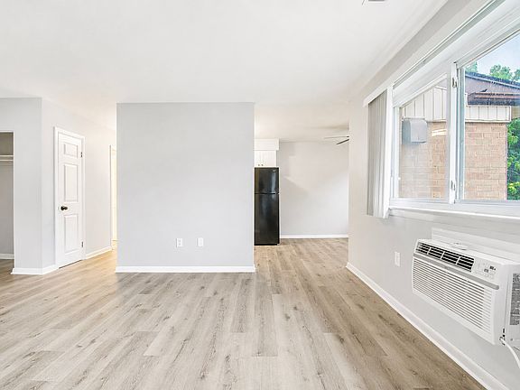 3rd image of 2602 N Jefferson St APT B32