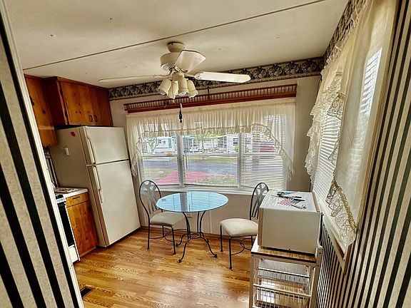 5th image of 918 Reed Canal Rd #240