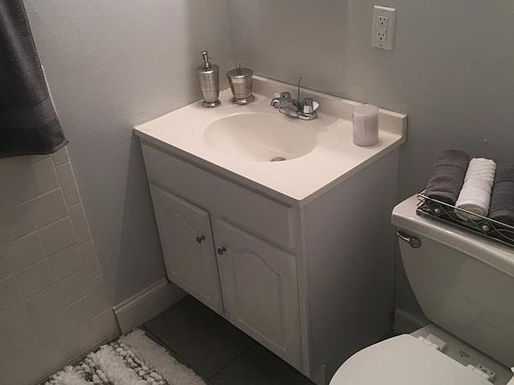 3rd image of 1405 Debeers Dr