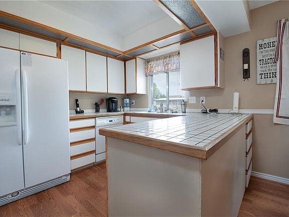 5th image of 502 Mervin St