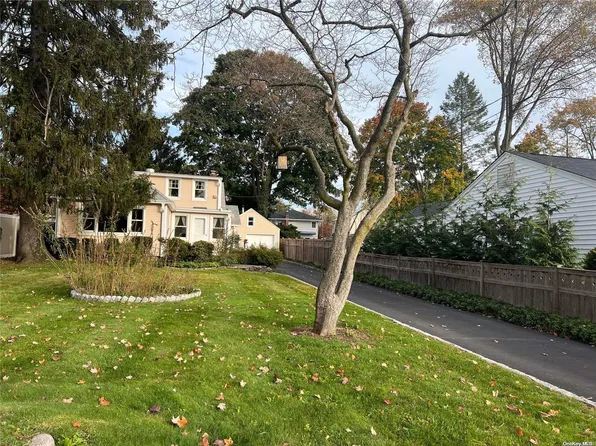 33 Nursery Street, Locust Valley, NY 11560