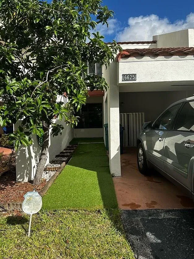 3 bed, 2.5 bath, 1610 sqft, $2,600 — Photo 3