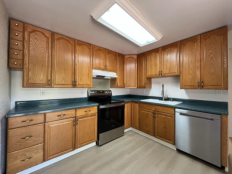 687 SE Barnes Ave — Photo 7