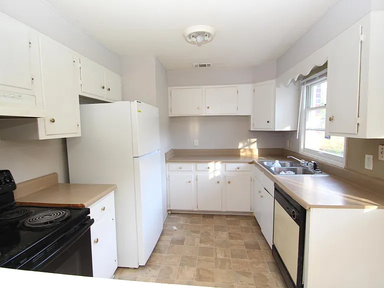 3753 Autumndale Dr — Photo 5