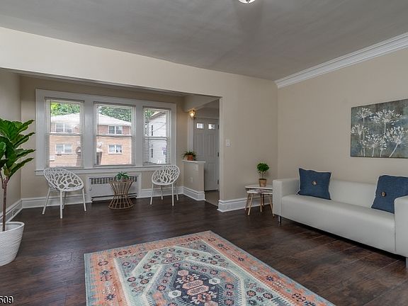 3rd image of 520 Nye Ave