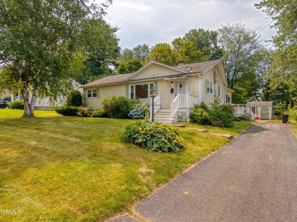 12 Hopewell Dr, Pittsfield, MA 01201