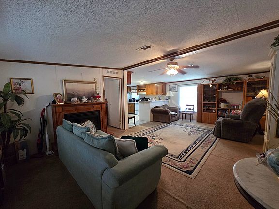 4th image of 204 S Pine Dr