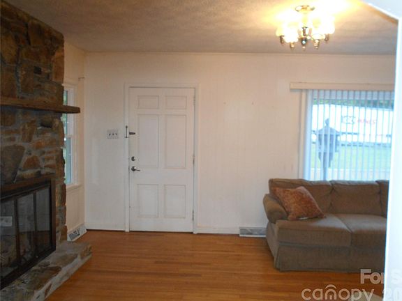 2nd image of 18 Herron St