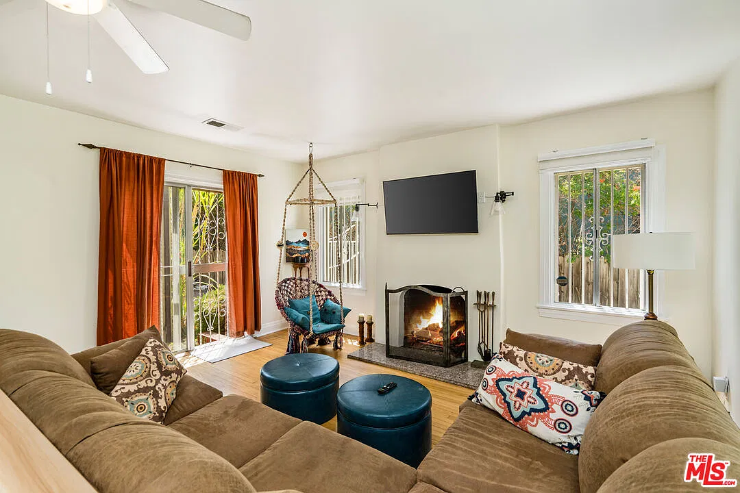 3 bed, 2.0 bath, 1894 sqft, $5,800 — Photo 4