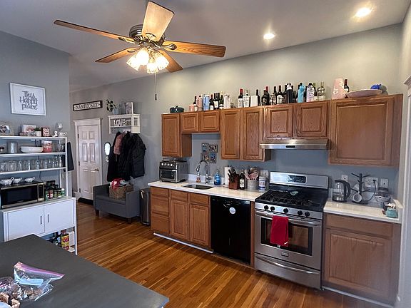 2nd image of 656 E 6th St APT 1