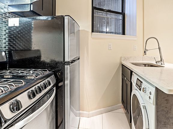 3rd image of 109 W 105th St APT 1B