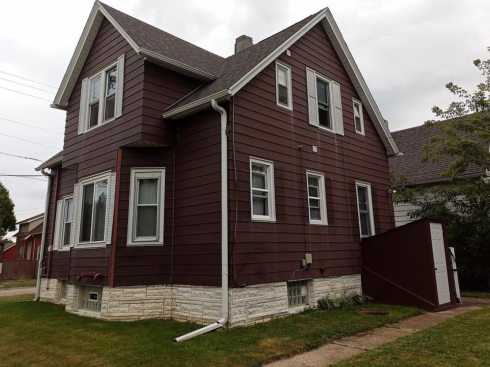 Basement access at the back of house with side view.