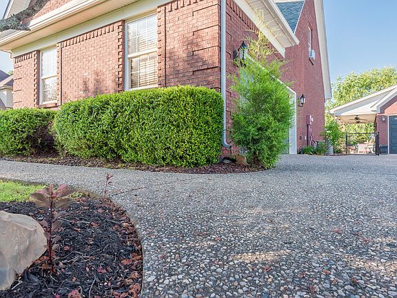 5th image of 129 Autumn Glen Dr