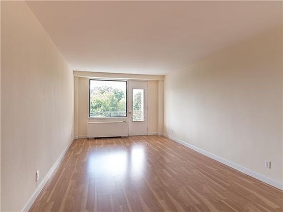 2nd image of 4705 Henry Hudson Pkwy #8C