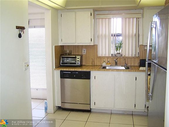 4th image of 10220 NW 30th Ct APT 208