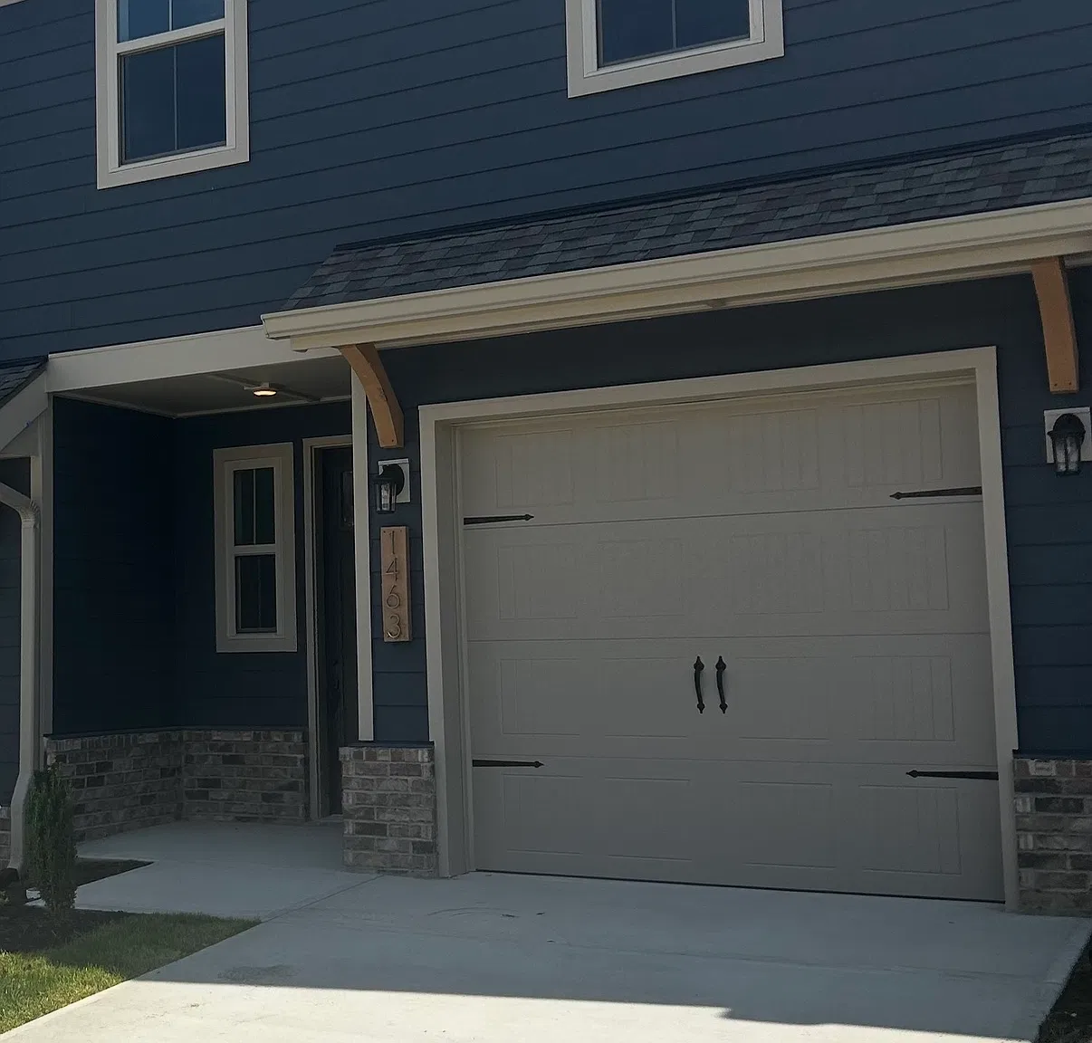 3 bed, 2.5 bath, 1471 sqft, $2,400 — Photo 1