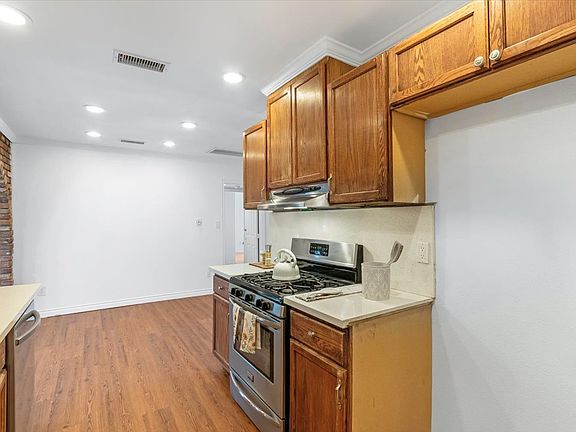 3rd image of 1124 W Avenue J5