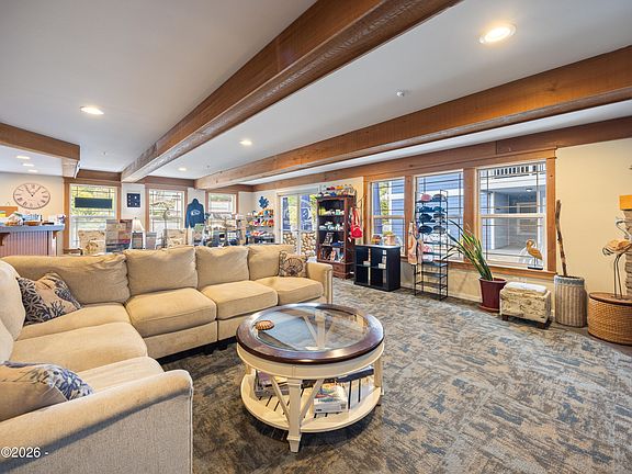 2nd image of 890 SE Bay Blvd #206