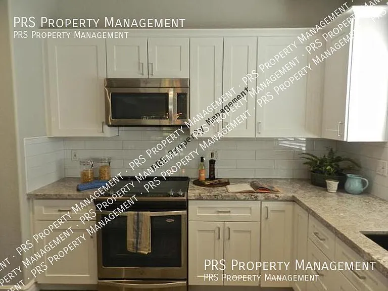 2052 E La Costa Dr — Photo 2