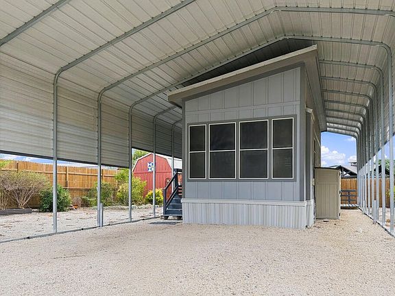 3rd image of 275 Siesta