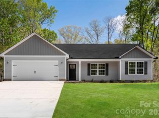 872 Roxboro Dr, Mount Gilead, NC 27306